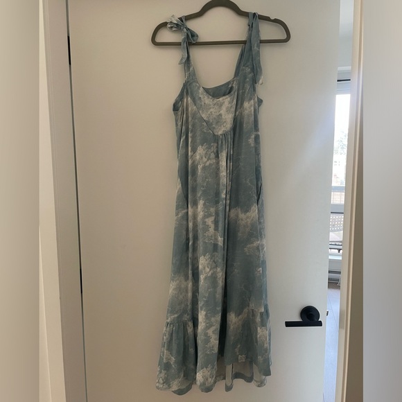 MADE IN CANADA - Alison Wonderland Renee dress, gently worn, great condition! - Picture 2 of 4